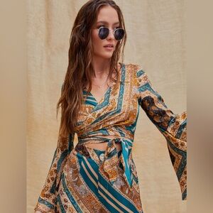 Cider Large Geo Print Floral Crop Blouse